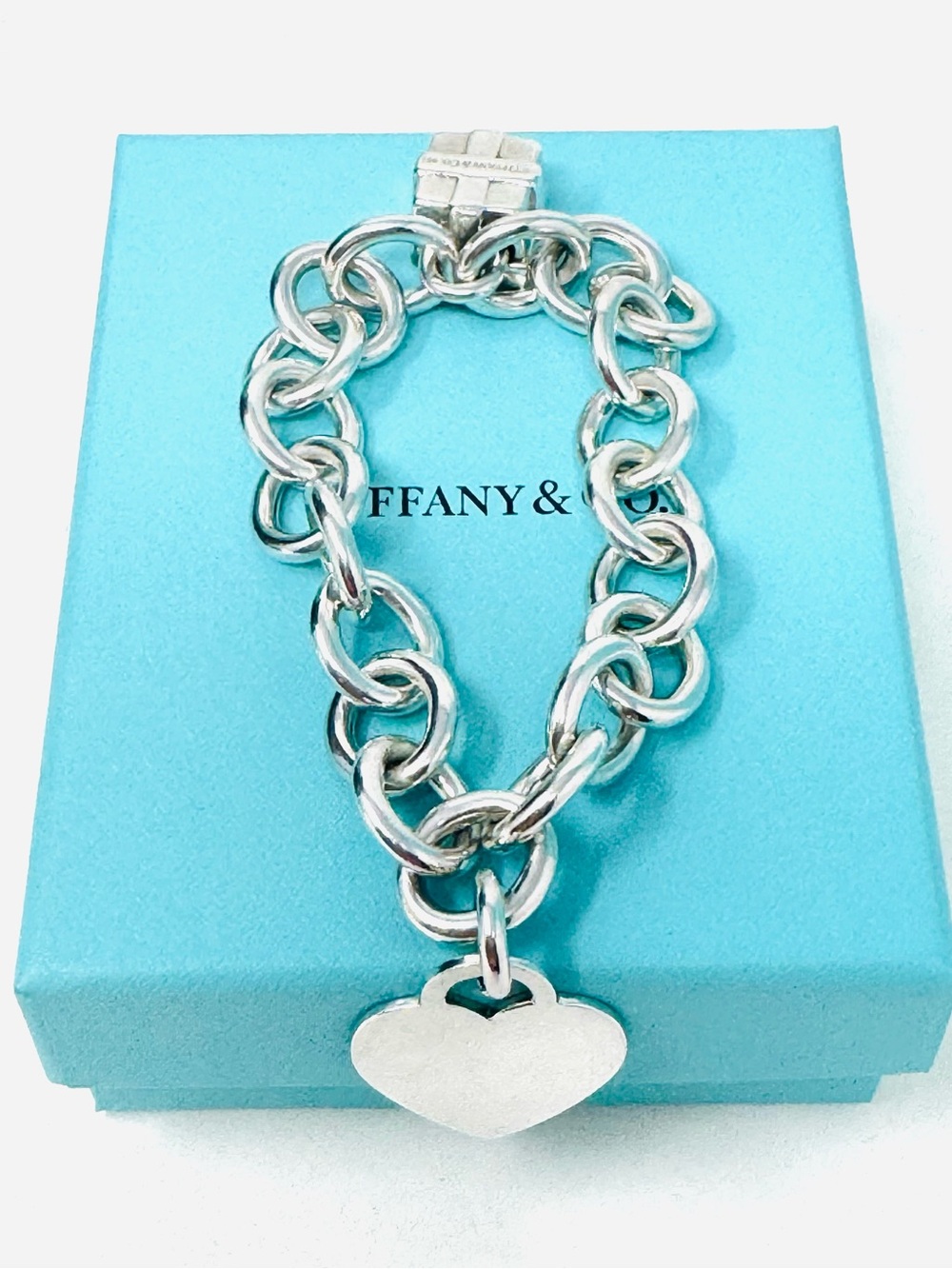 Authentic Tiffany & Co. Return To Heart Tag GiftBox  Bracelet. - Picture 4 of 9